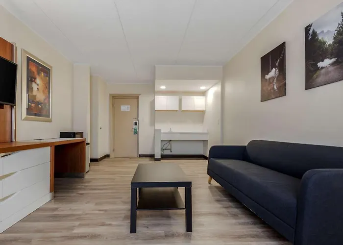 Quality Inn & Suites New Hartford - Utica