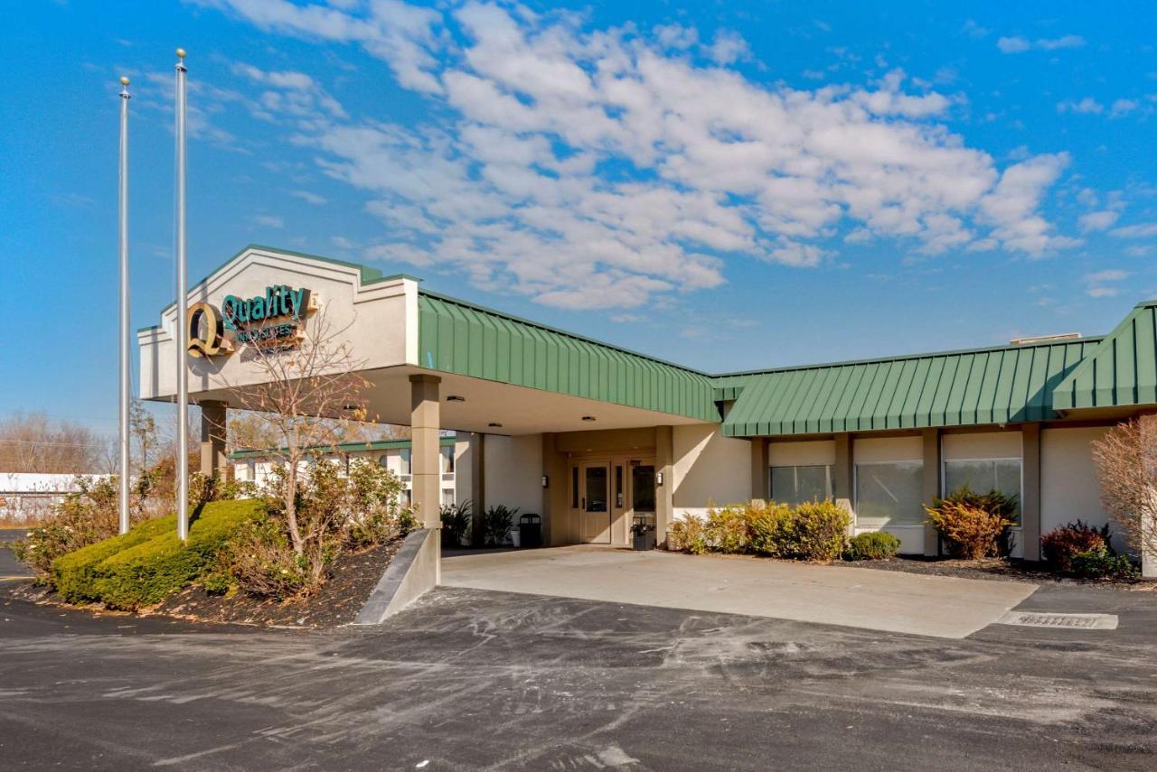 Quality & - Utica Hotel 2*
