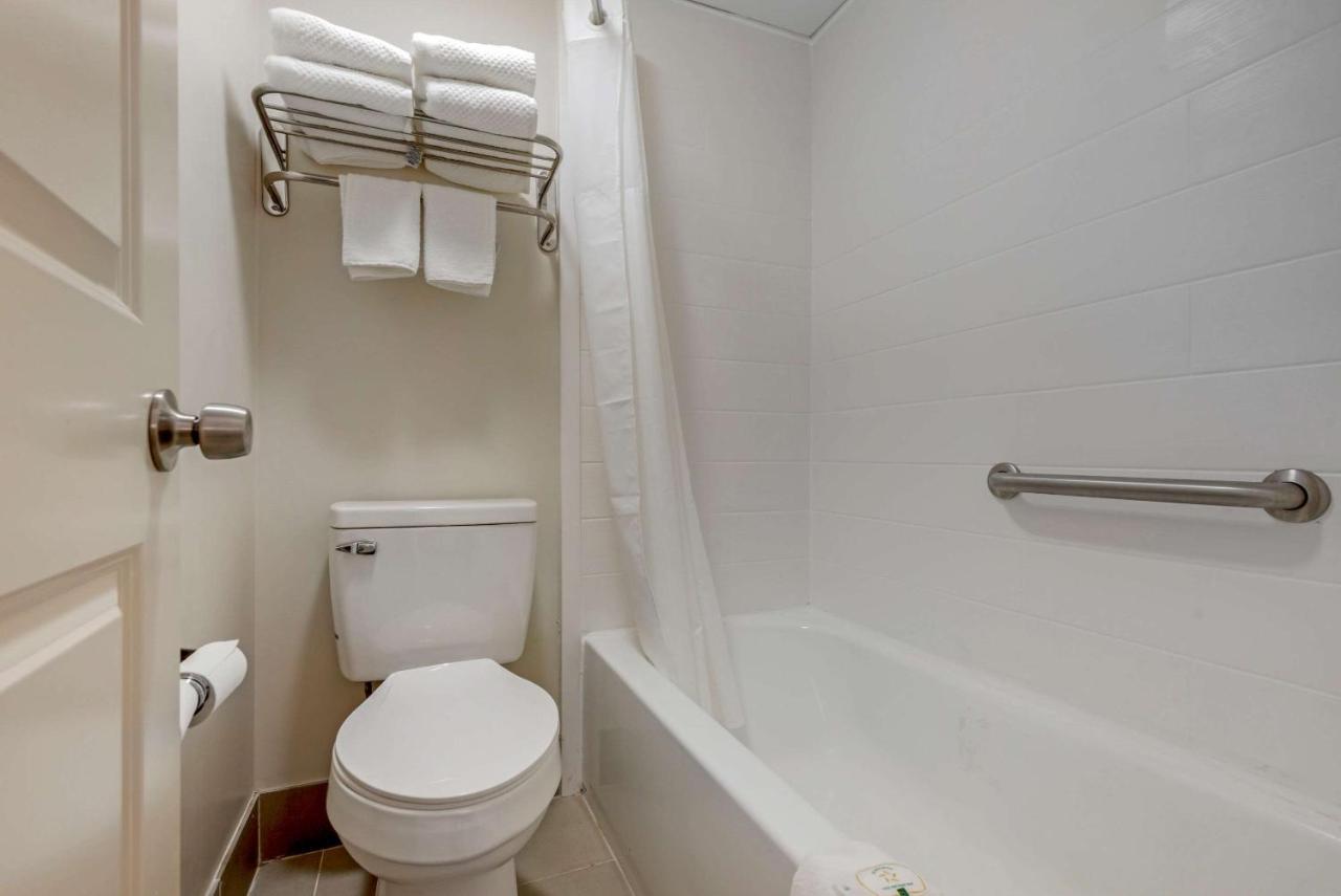 Hotel Quality & - Utica