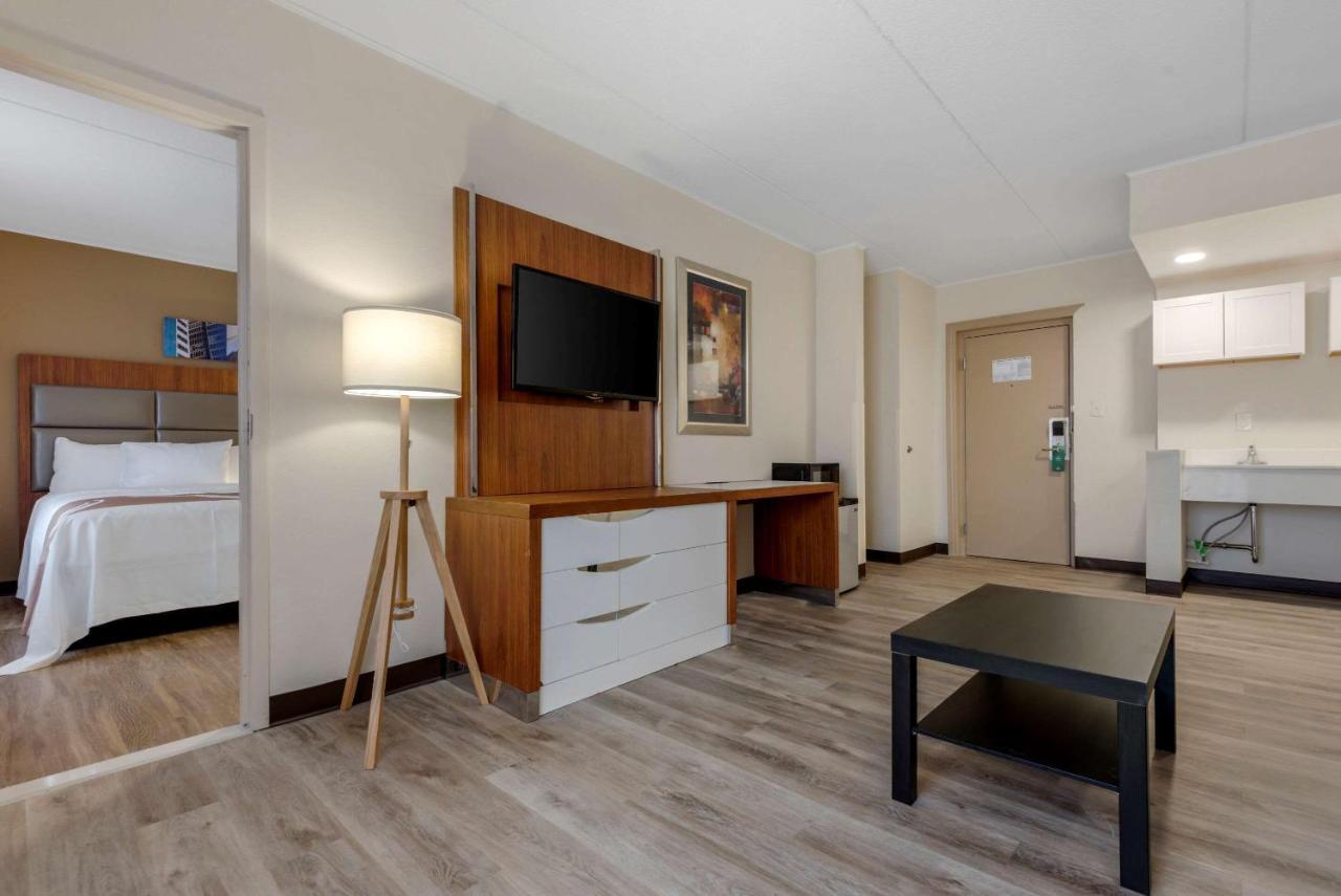 Quality & - Utica Hotel 2*