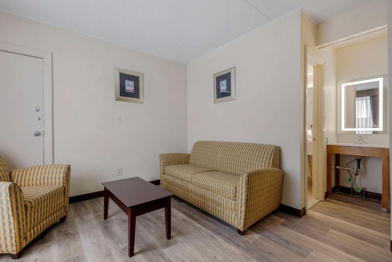 Hotel Quality & - Utica 2*